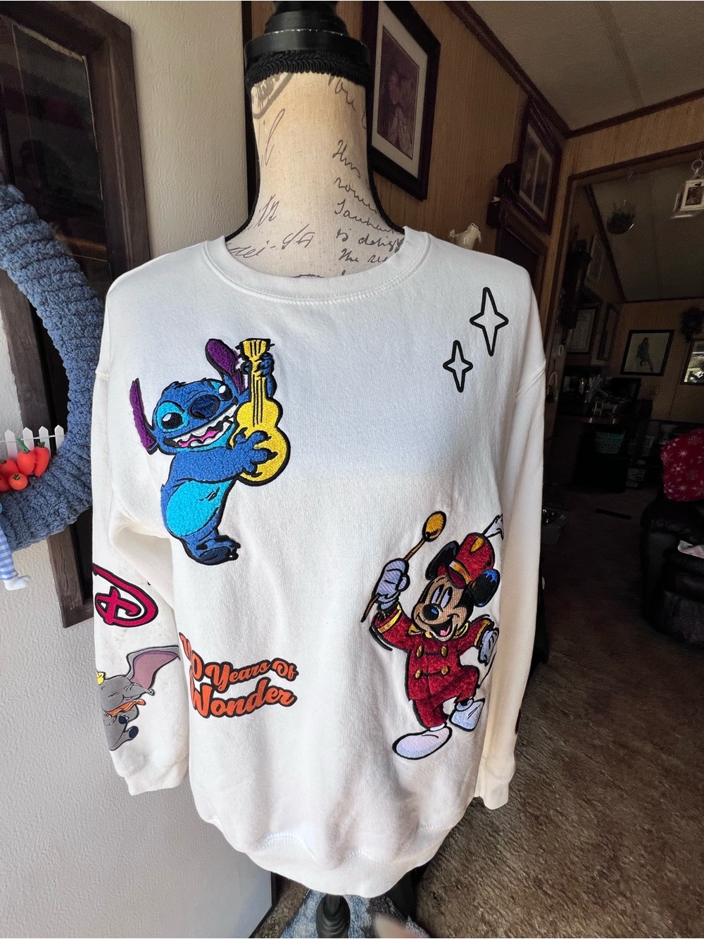 Women’s Disney 100 Years of Wonder Crewneck Sweatshirt size medium.